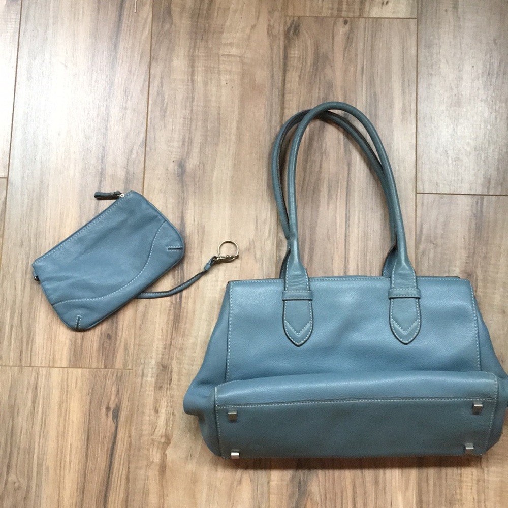 Purse with matching detachable clutch
